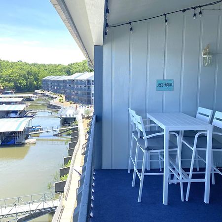 B Lakefront! Remodeled, Boat Slip, Patio Views, Pool, Boat Ramp, Wifi Osage Beach Exterior photo
