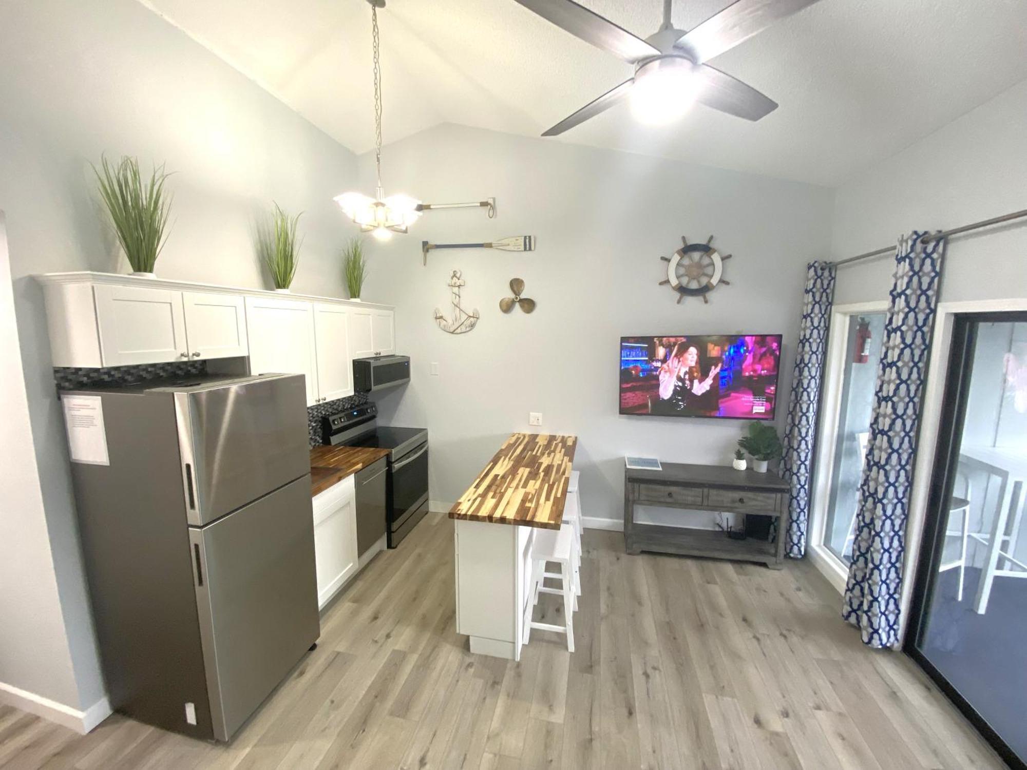 B Lakefront! Remodeled, Boat Slip, Patio Views, Pool, Boat Ramp, Wifi Osage Beach Exterior photo