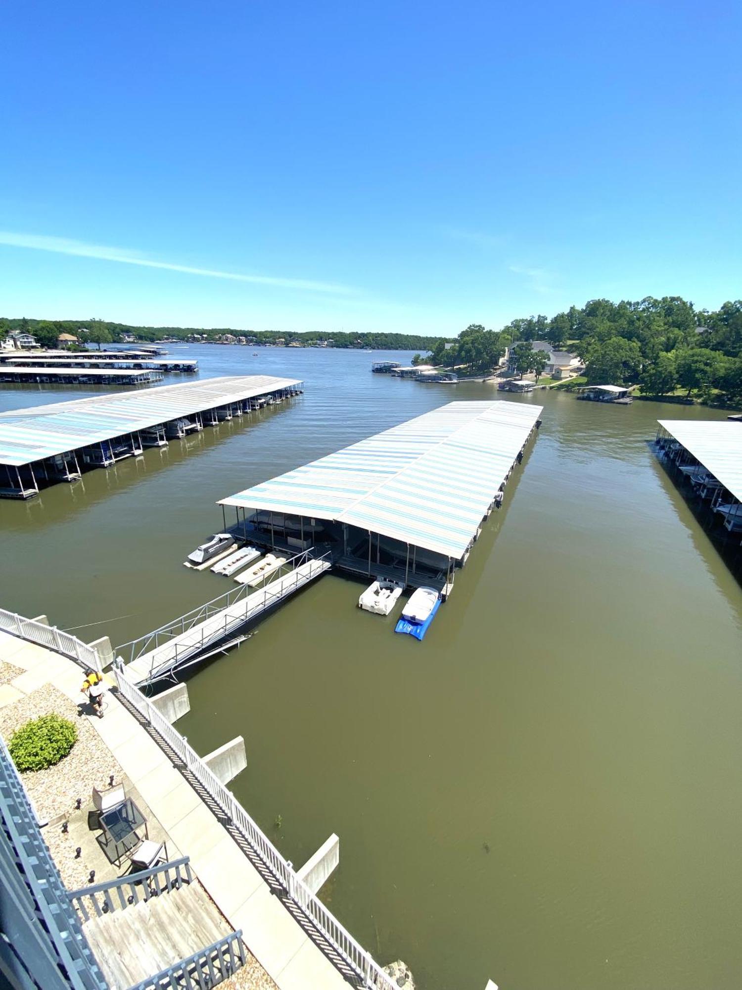 B Lakefront! Remodeled, Boat Slip, Patio Views, Pool, Boat Ramp, Wifi Osage Beach Exterior photo
