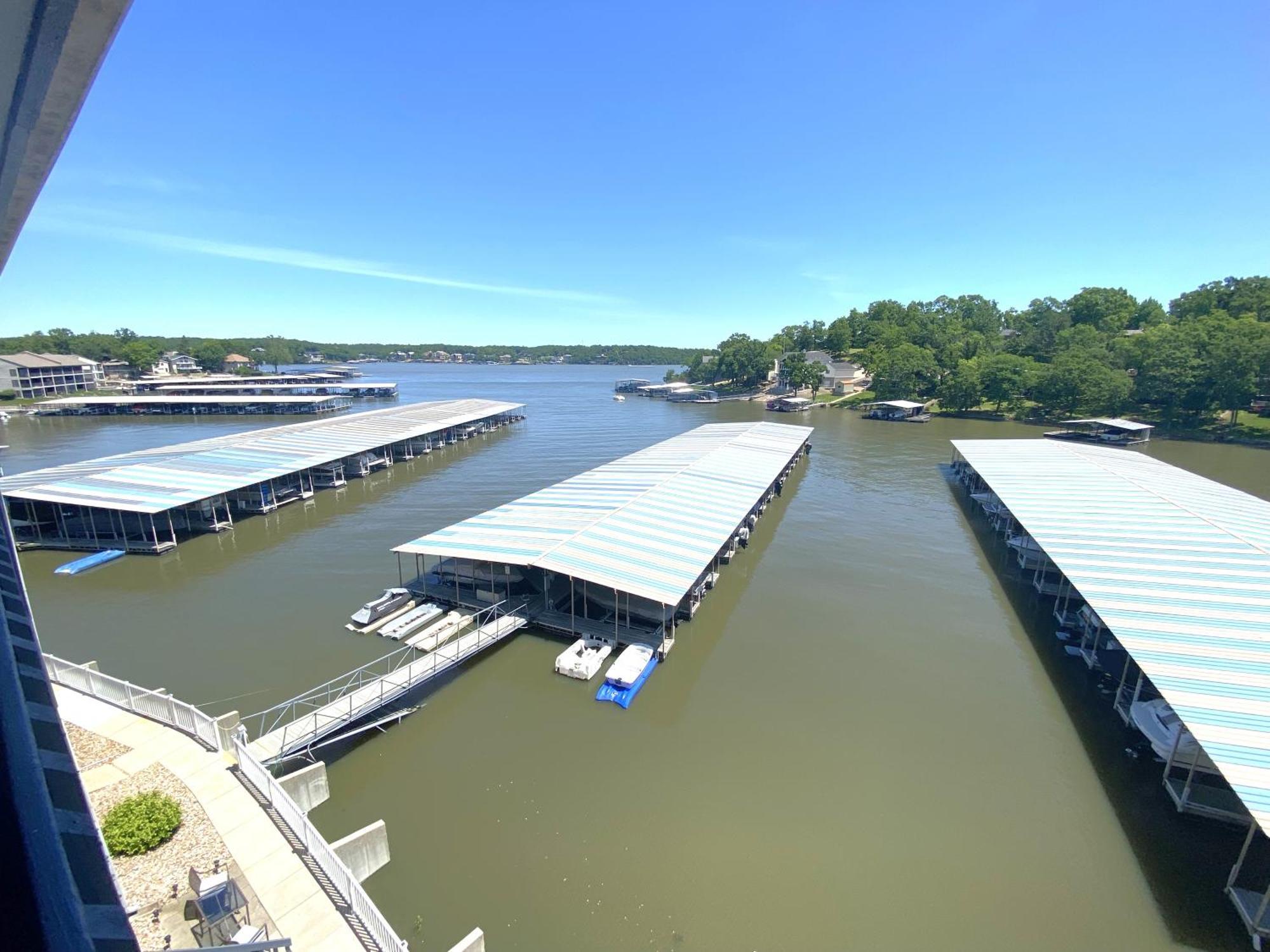 B Lakefront! Remodeled, Boat Slip, Patio Views, Pool, Boat Ramp, Wifi Osage Beach Exterior photo