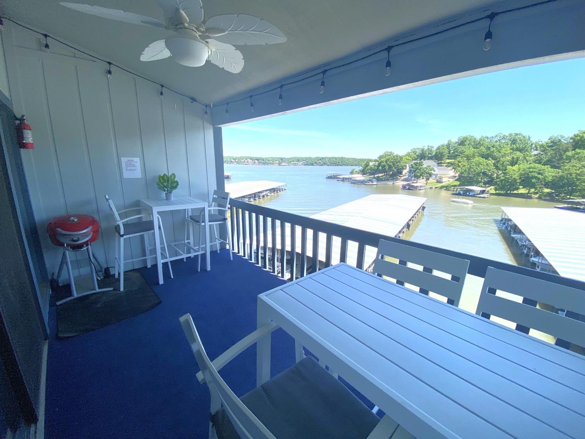 B Lakefront! Remodeled, Boat Slip, Patio Views, Pool, Boat Ramp, Wifi Osage Beach Exterior photo