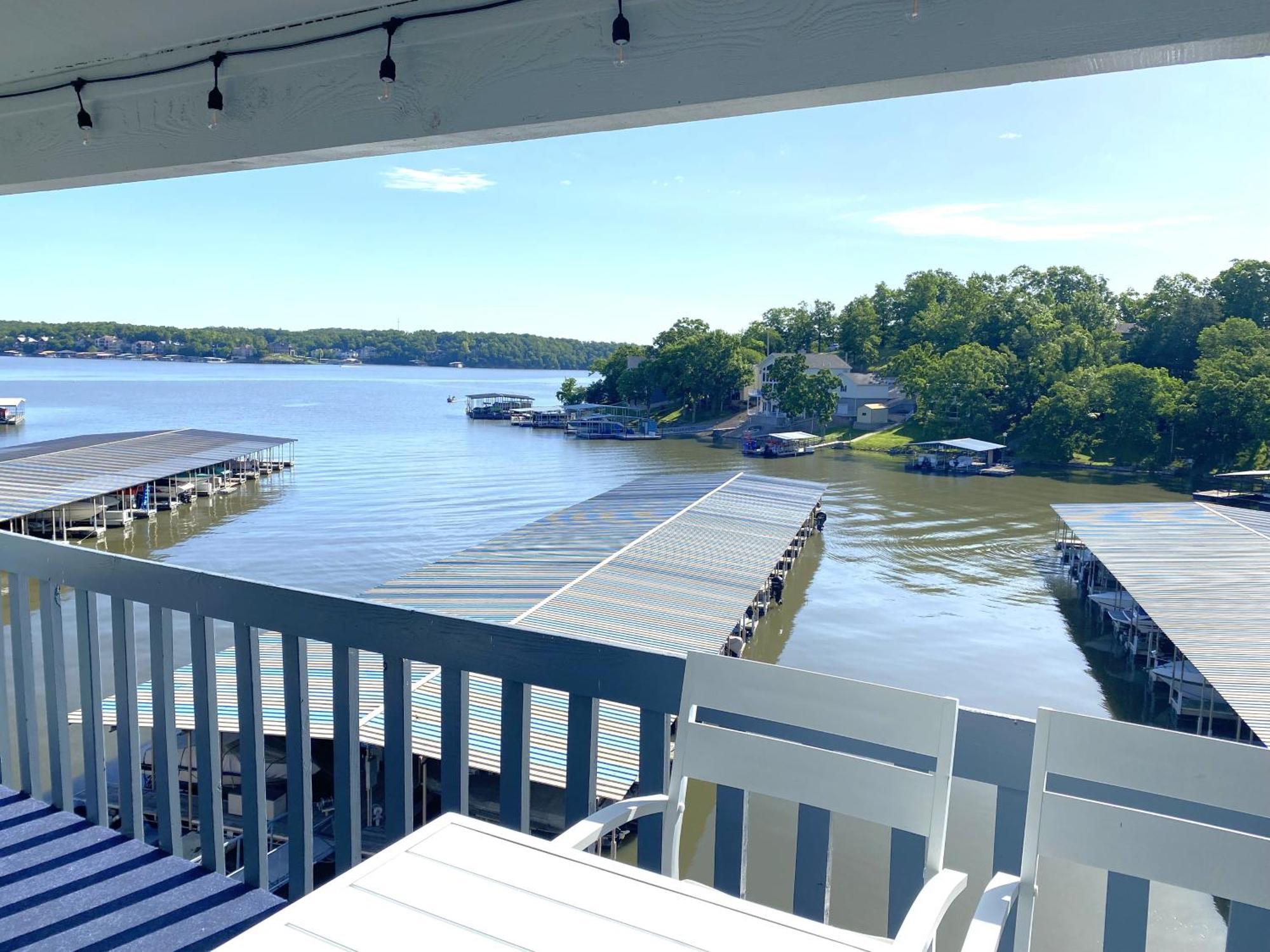 B Lakefront! Remodeled, Boat Slip, Patio Views, Pool, Boat Ramp, Wifi Osage Beach Exterior photo