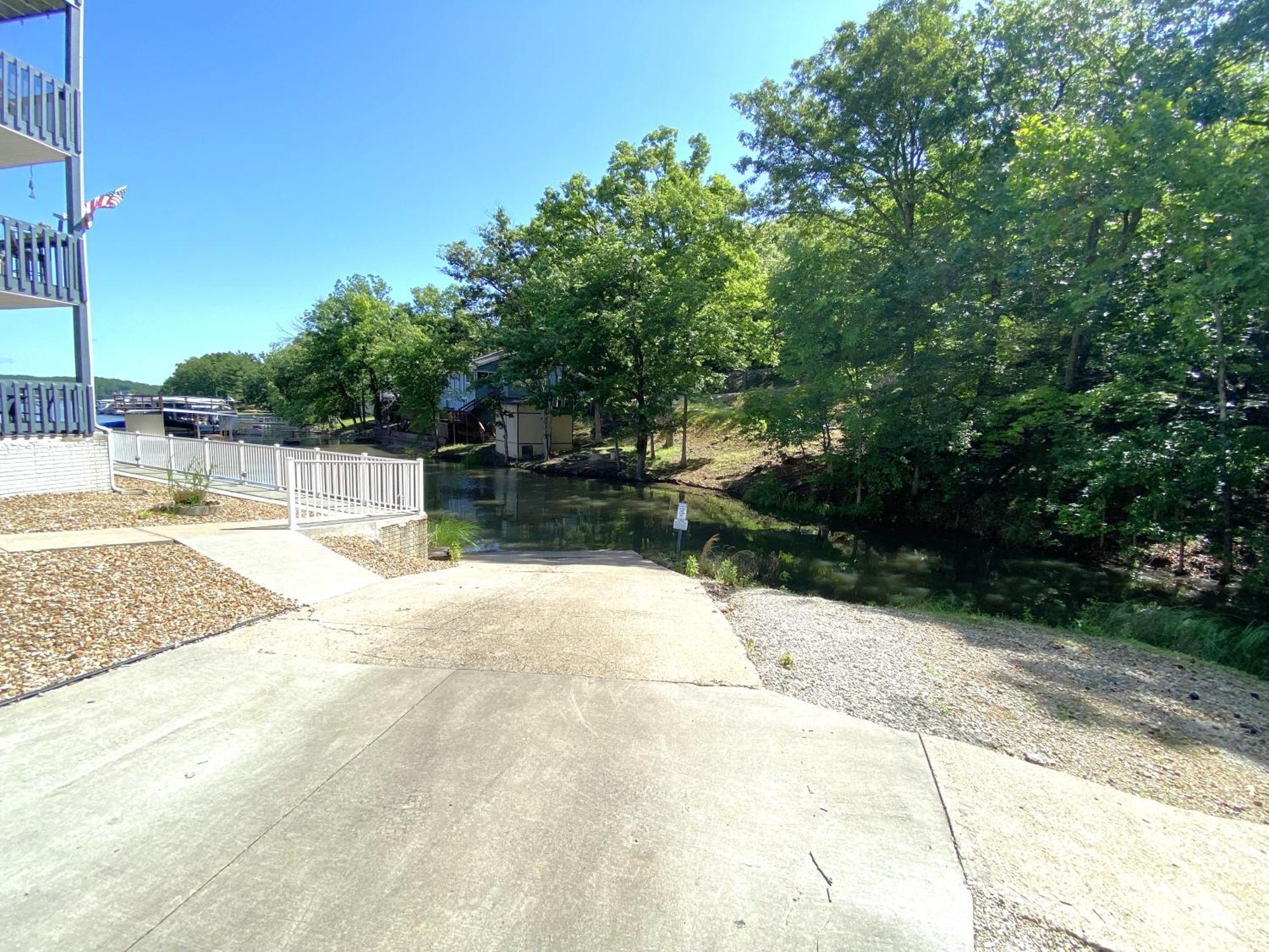 B Lakefront! Remodeled, Boat Slip, Patio Views, Pool, Boat Ramp, Wifi Osage Beach Exterior photo